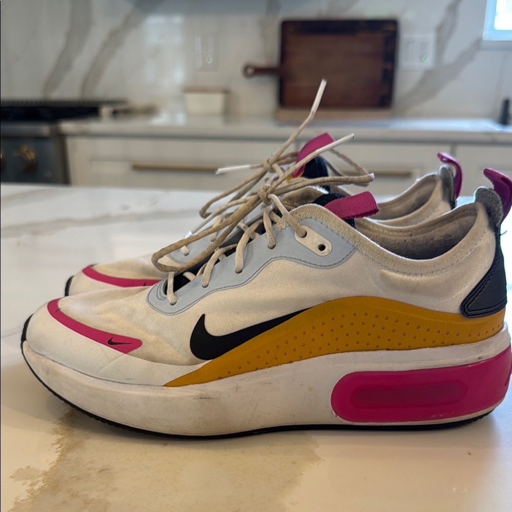 Nike White and Pink Airmax Sneakers